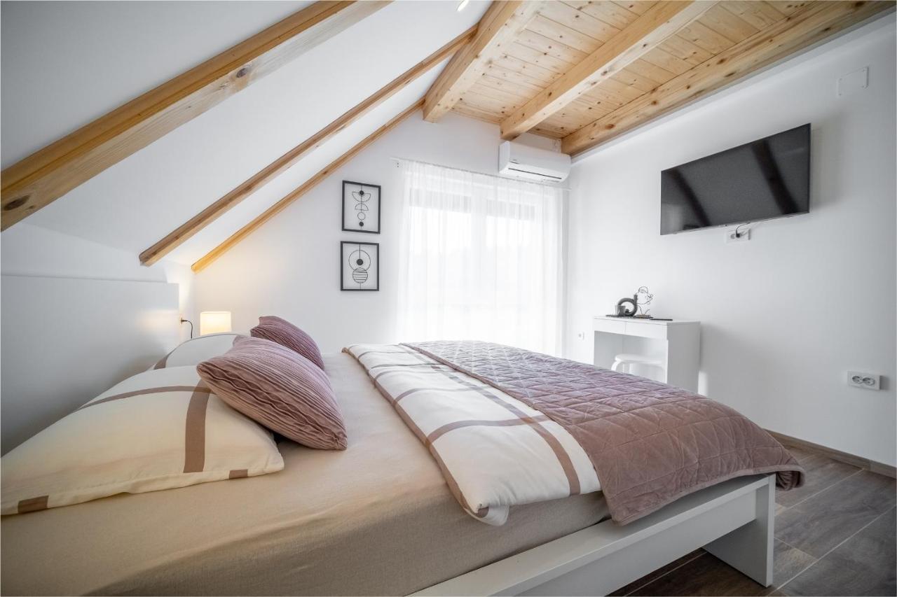 Villa Nesa - Beautiful Guest House At Continental Croatia With Outdoor Swimming Pool, Sauna And 3 Bedrooms Plaški Exterior foto