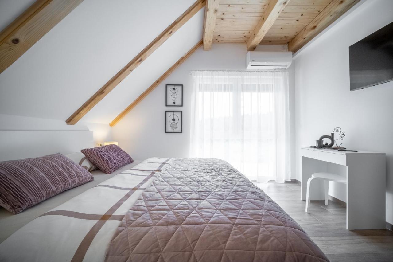 Villa Nesa - Beautiful Guest House At Continental Croatia With Outdoor Swimming Pool, Sauna And 3 Bedrooms Plaški Exterior foto